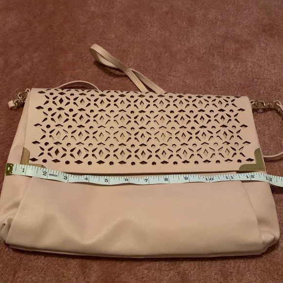 Beauty Boutique Laser Cut Flap Crossbody Bag with Shoulder Strap in pink NWOT - Picture 15 of 17